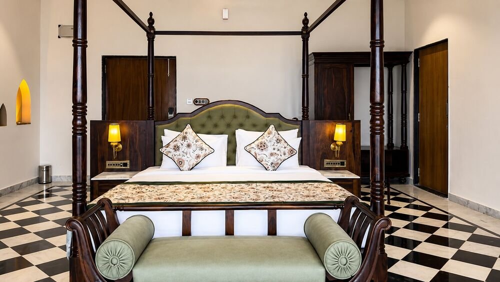 Four-poster bedroom