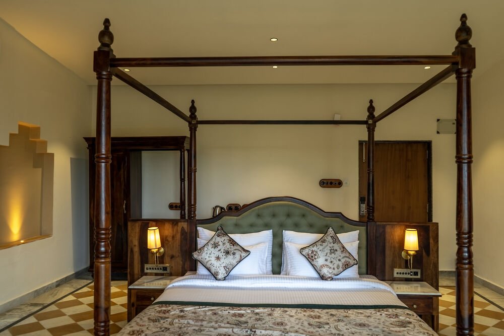 Bedroom, Moomal–Mahendra